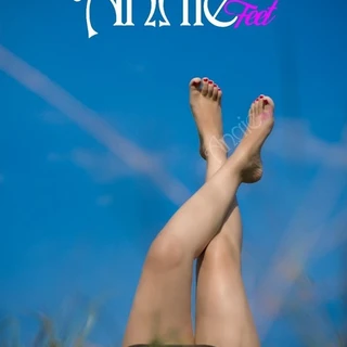 Annie feet