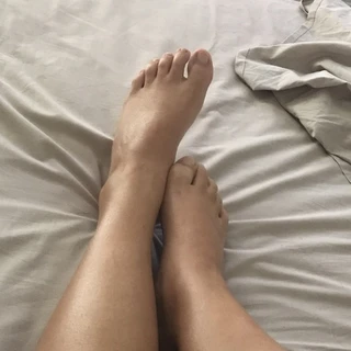 Sweet Bare Feet 