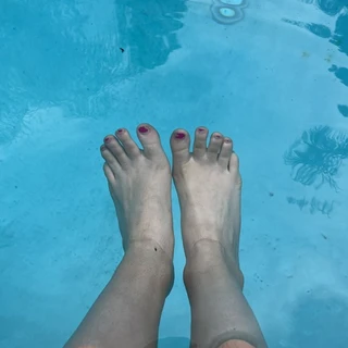 hollyfeet