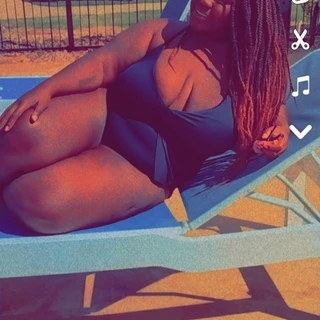 CurvyyQueen12