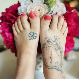 Dainty Foot Girl Fetish