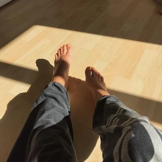 feet sun