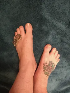 Freckled froggy feet