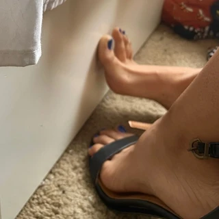 Gabbies melanin toes