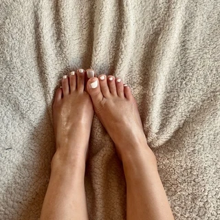 Skylers Hot Feet