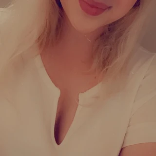 Curvyblondegirl