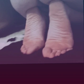 Kylies feet