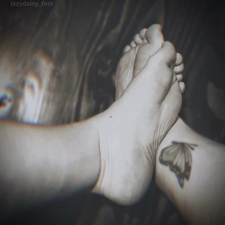 lazydaisy_feet