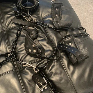 Leatherdom9