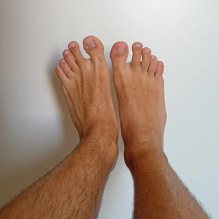 Leo's feet