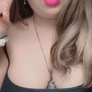 lusciousGreenEyedLatina