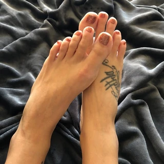 Lola Toes