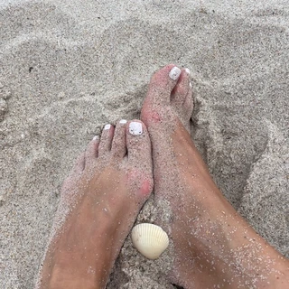 Lola Feet