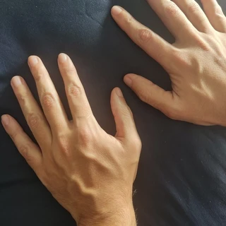 Medellin_hands