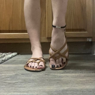  Feet pics ONLY 