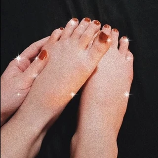 Mia's Feet