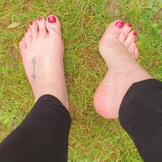 MissLusciousFootsies