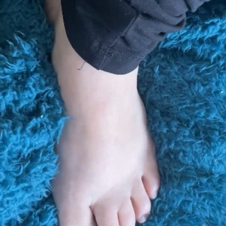 Plus-Size Feet