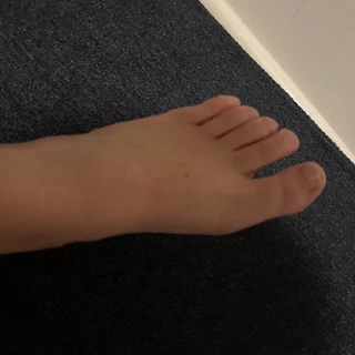 Pretty piggy feet