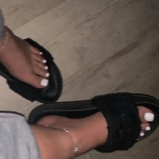 Pretty little feet