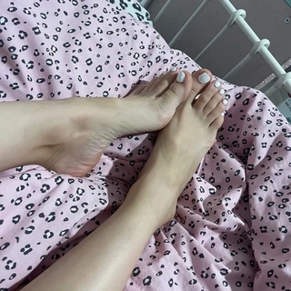 PrettyWhiteToes