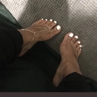 Realarisfeet1