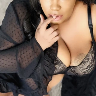 Sanaa-curvy77