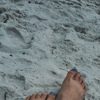 Sandy toes 