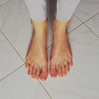 i sell pics of my feet