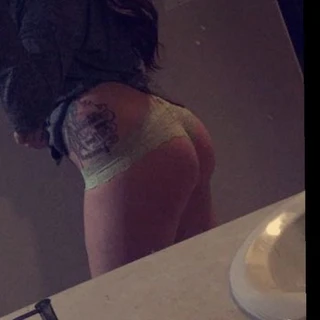 ThePetiteBrunetteBabe