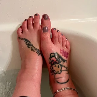 Tattooed Lil Feet