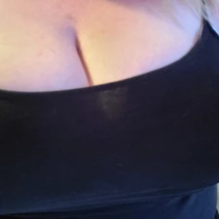 BlueEyedPiercedMILF