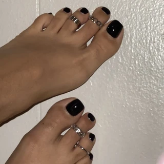 Pretty feet