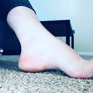 PrettyArchedFeet1020