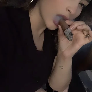 Curlygirlwhosmokecigars