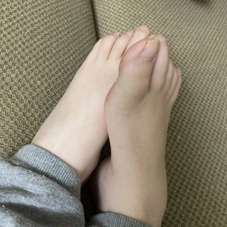 Feet pics for sale