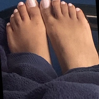 EBONY TOES