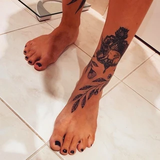 FeetTouchedByInk