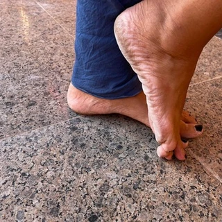 Tefania feet