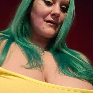 Voluptuous Viv