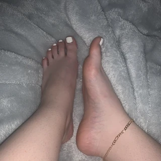 WhiteToeBunny